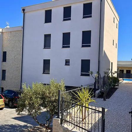 Luxury Ansi Apartamento *